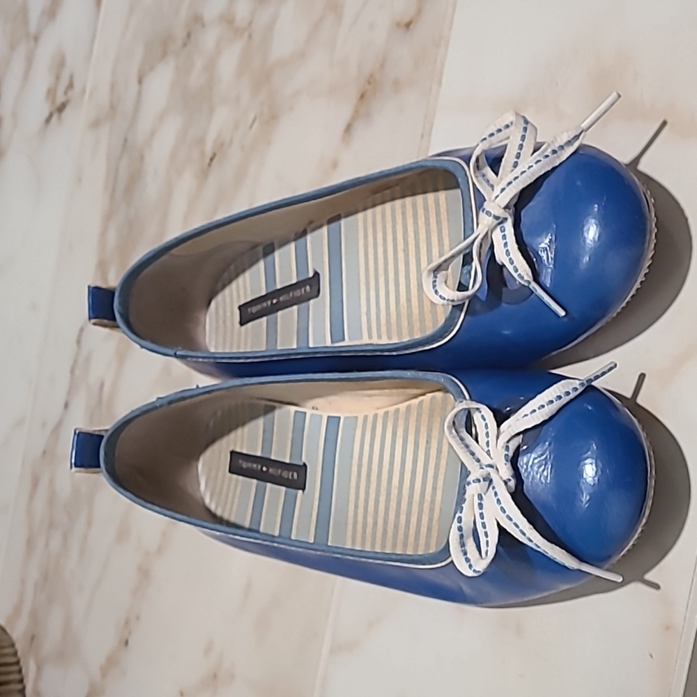 Tommy Hilfiger blue sporty flats size 7.5